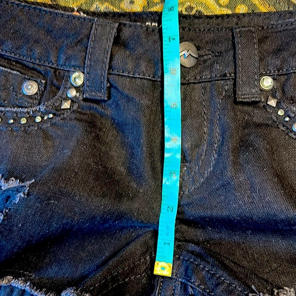 Price will go up to $80 after show ‼️Miss Me 26 NWT Black Jean Shorts - Picture 15 of 16